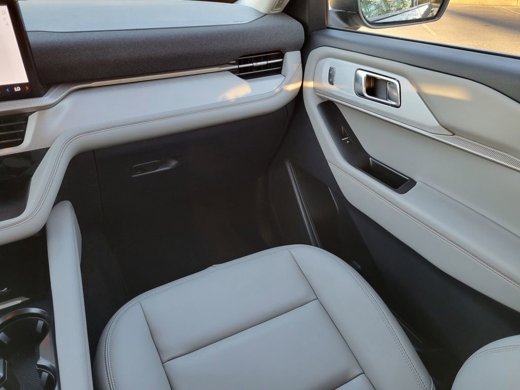 Certified 2025 Ford Explorer Active w/ Active Comfort Package image 21
