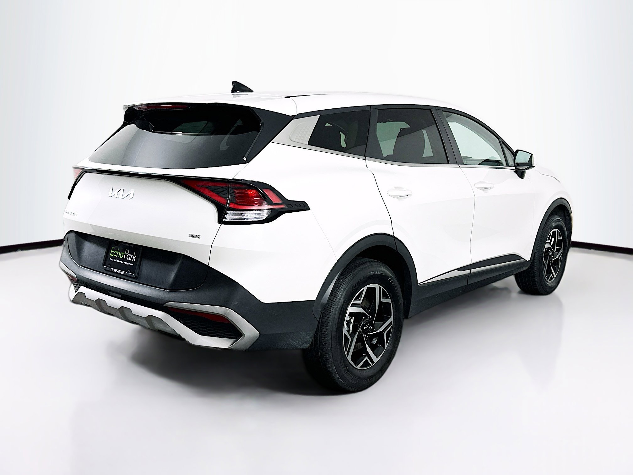 Used 2025 Kia Sportage LX image 9