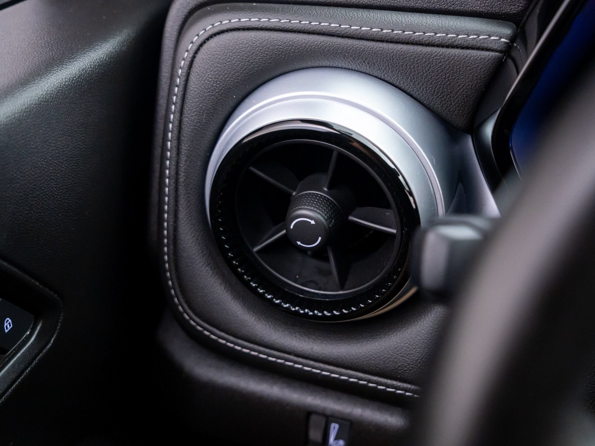 Used 2024 Chevrolet Colorado LT RWD image 23