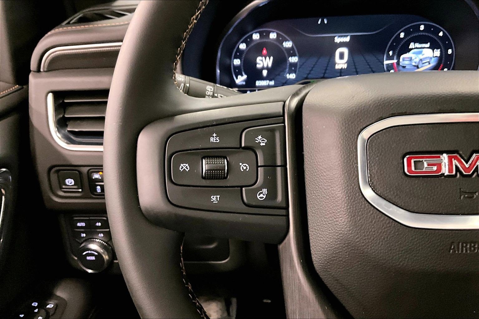 Used 2024 GMC Yukon AT4 w/ Technology Package AWD/4WD image 27