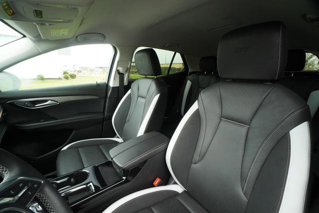 Used 2025 Buick Envision Sport Touring image 24