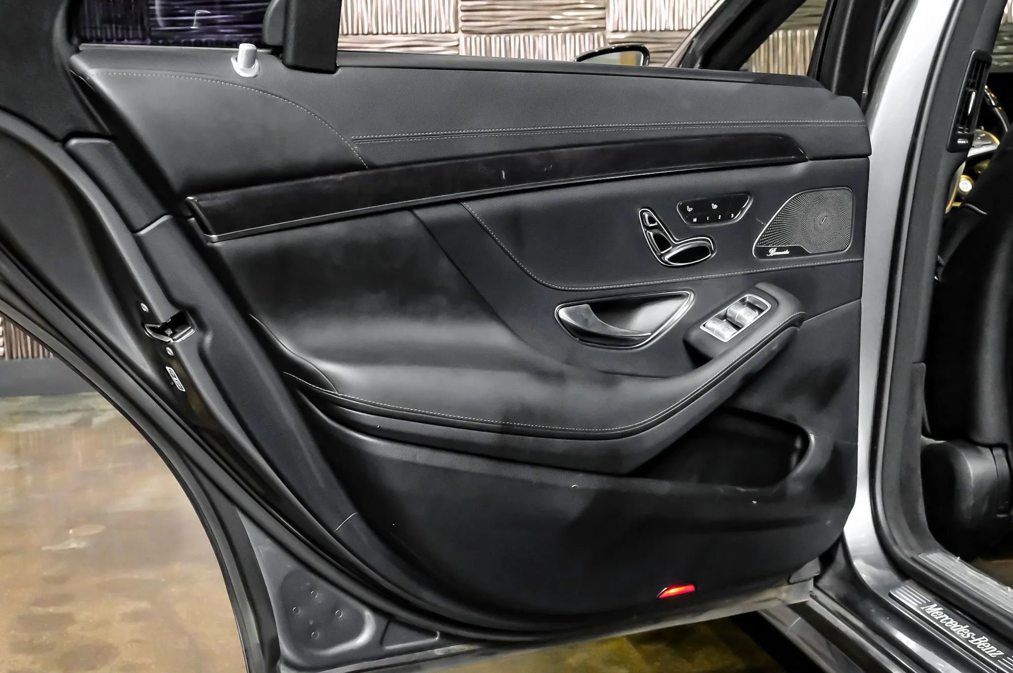 Used 2019 Mercedes-Benz S 560 Sedan image 45
