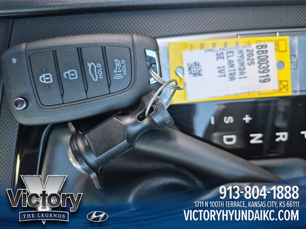 Used 2025 Hyundai Elantra SE FWD image 27