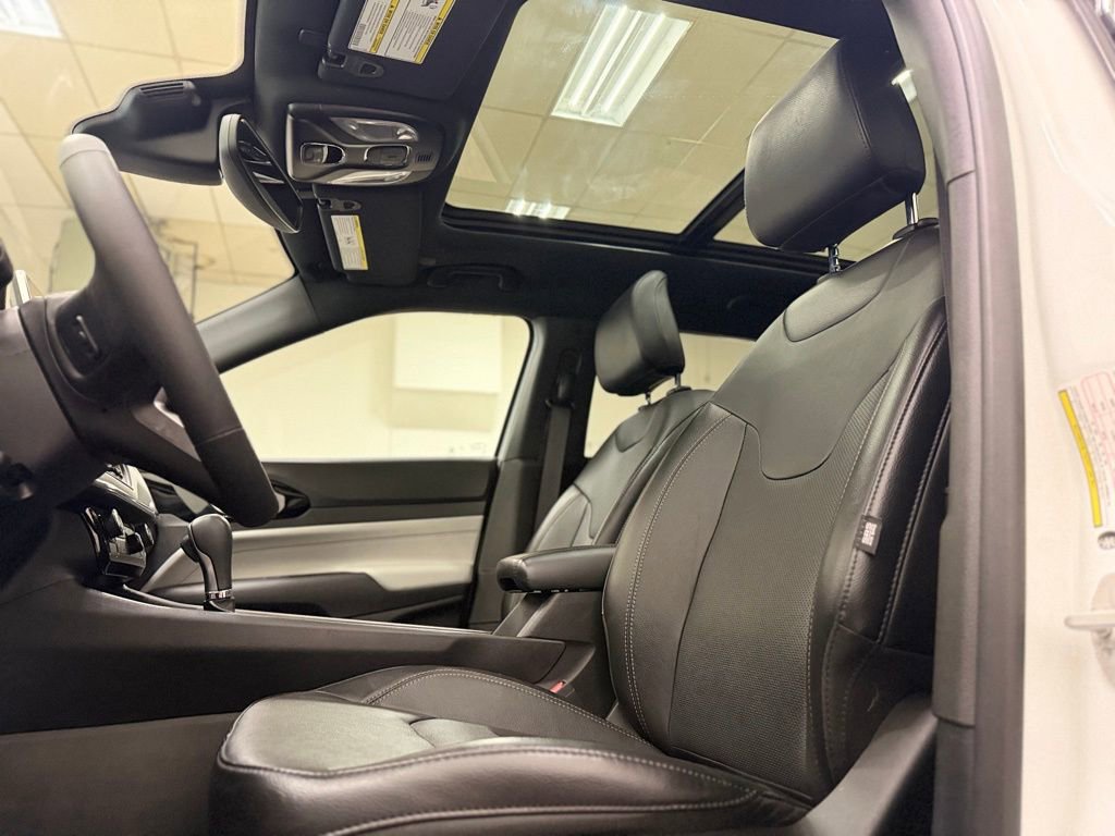 Used 2023 Jeep Compass Limited w/ Sun and Sound Group image 12