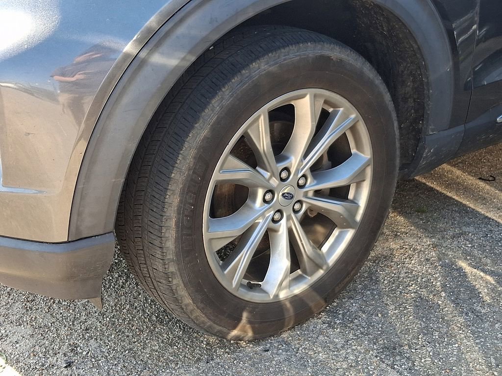 Used 2020 Ford Explorer XLT w/ Equipment Group 202A image 5