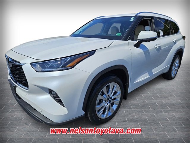 New 2025 Toyota Highlander Limited image 3