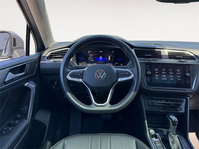 Used 2023 Volkswagen Tiguan SE w/ Panoramic Sunroof Package image 12