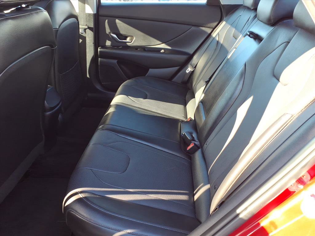 Used 2023 Hyundai Elantra Limited image 9