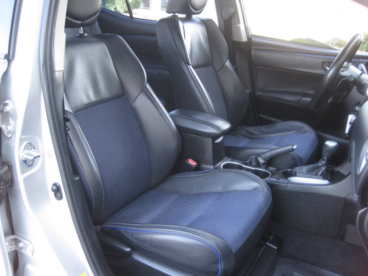 Used 2017 Toyota Corolla SE w/ Protection Package FWD image 28