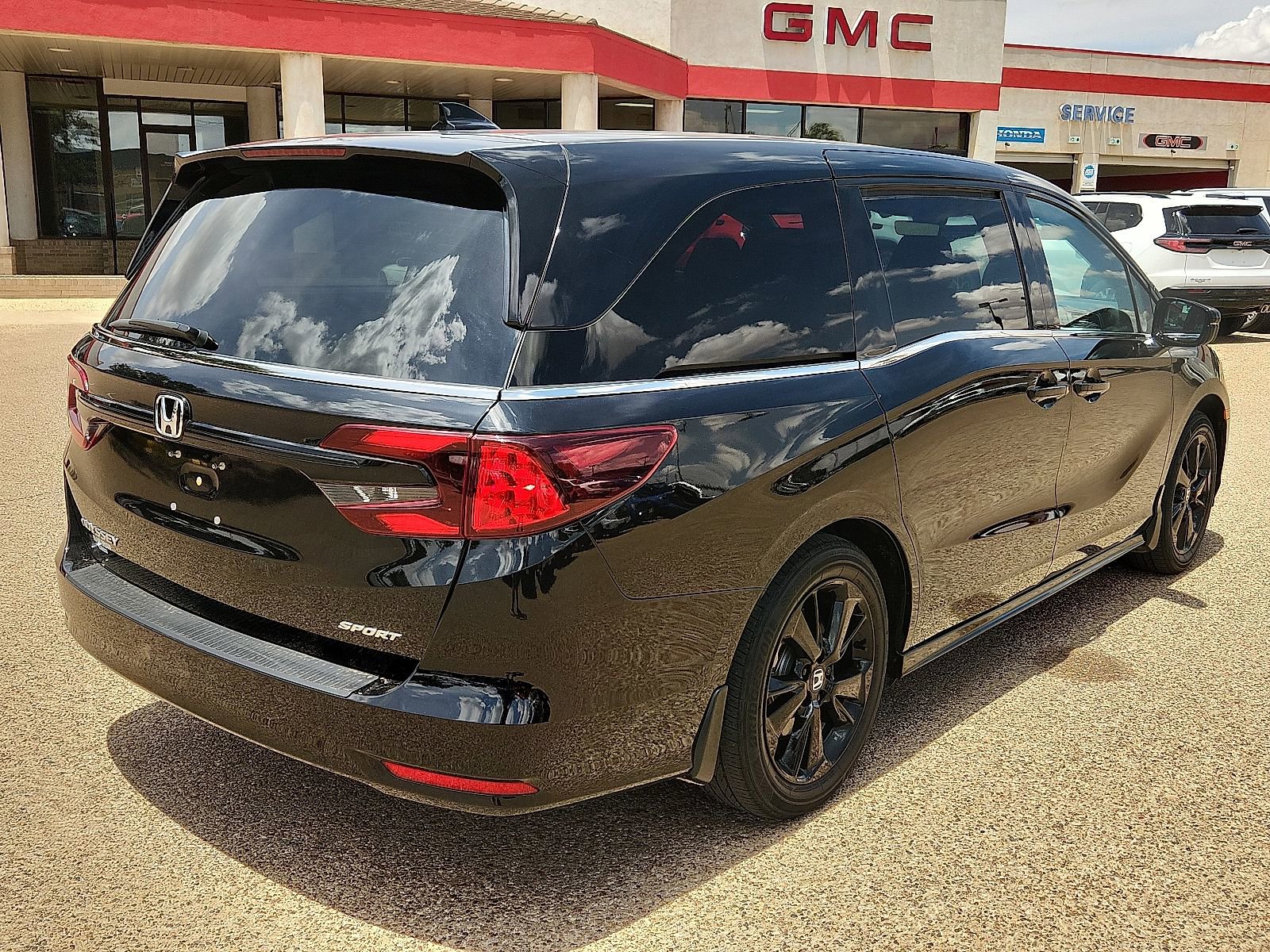 Used 2024 Honda Odyssey Sport image 4