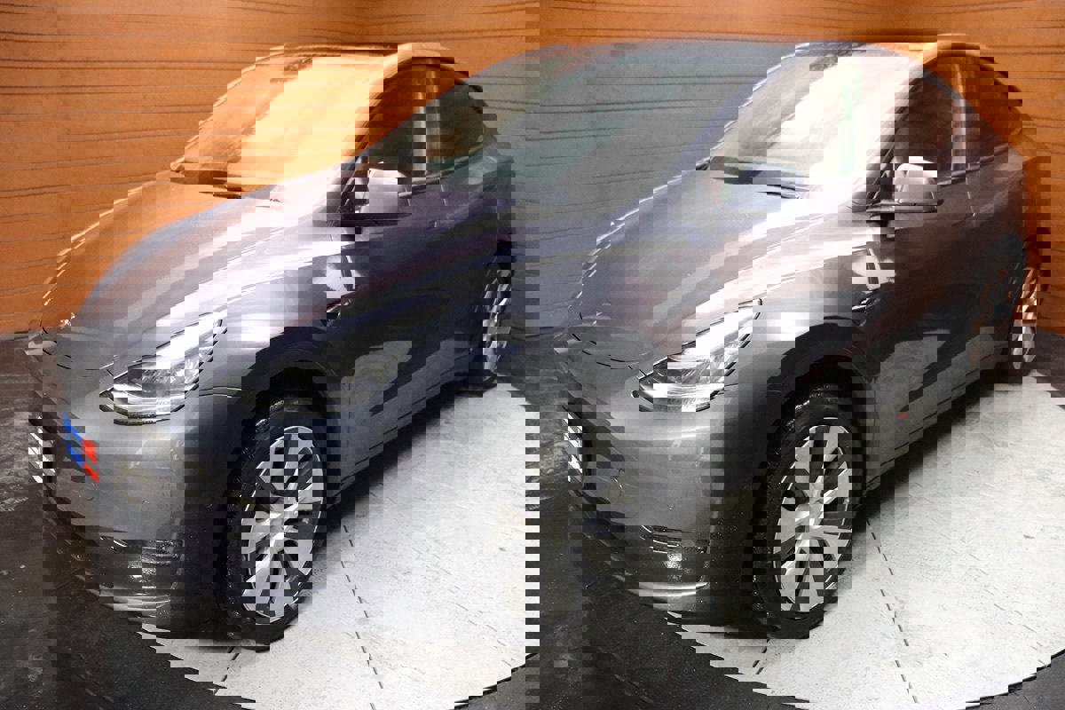 Used 2023 Tesla Model Y Long Range image 5