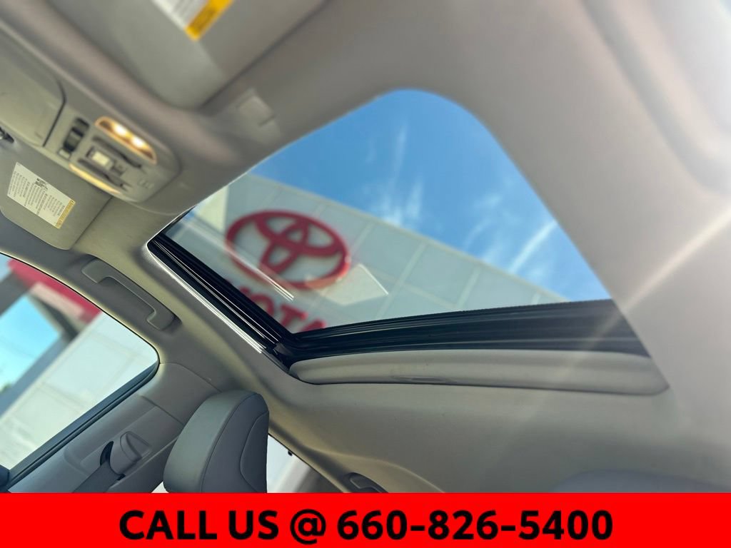 Used 2020 Toyota Highlander XLE AWD/4WD image 13