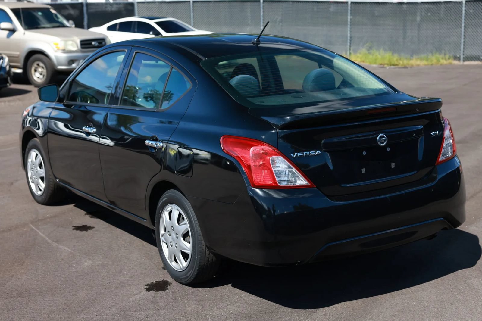 Used 2019 Nissan Versa SV FWD image 3