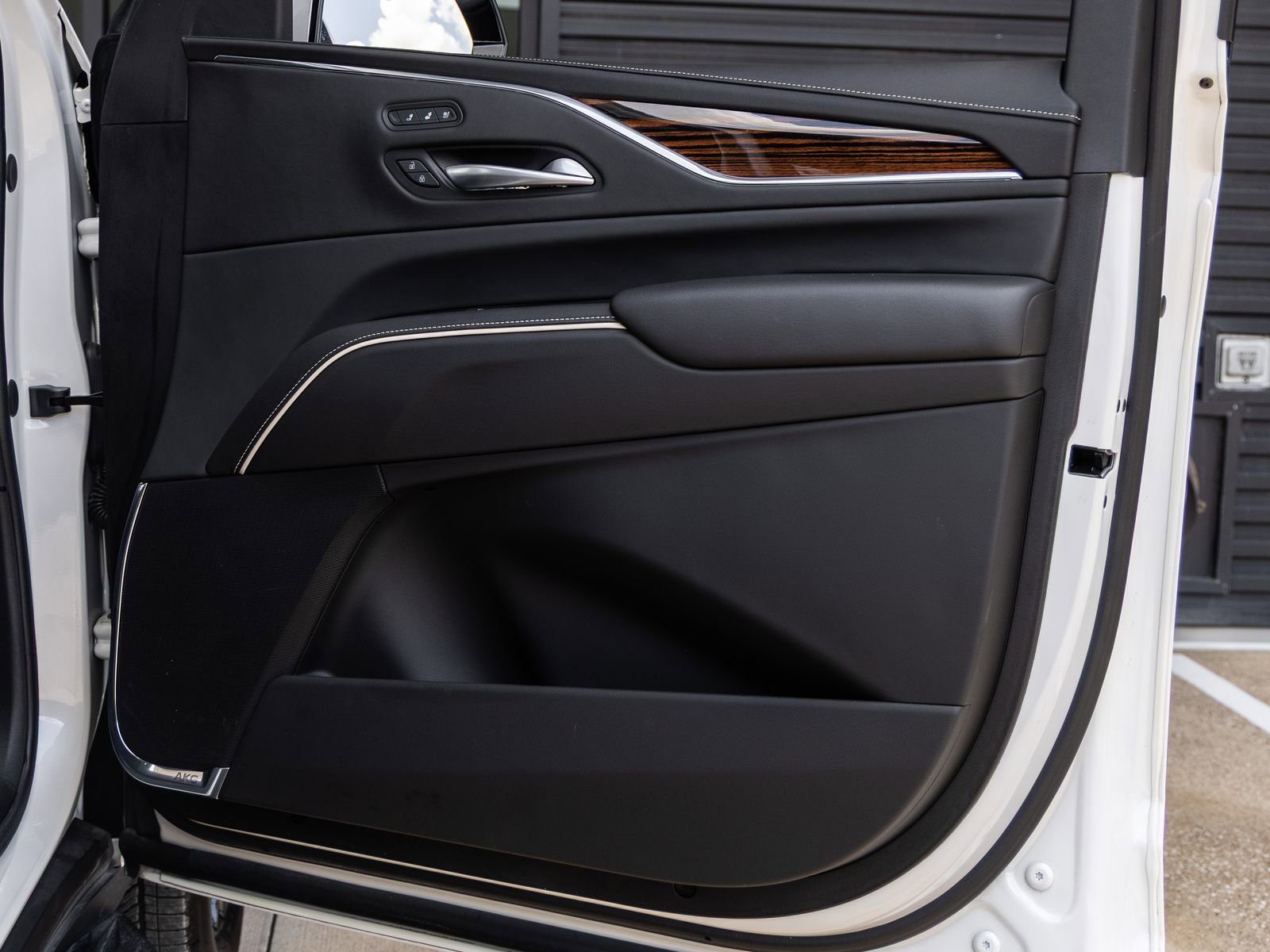 Used 2023 Cadillac Escalade Premium Luxury w/ LPO, Floor Liner Package AWD/4WD image 34