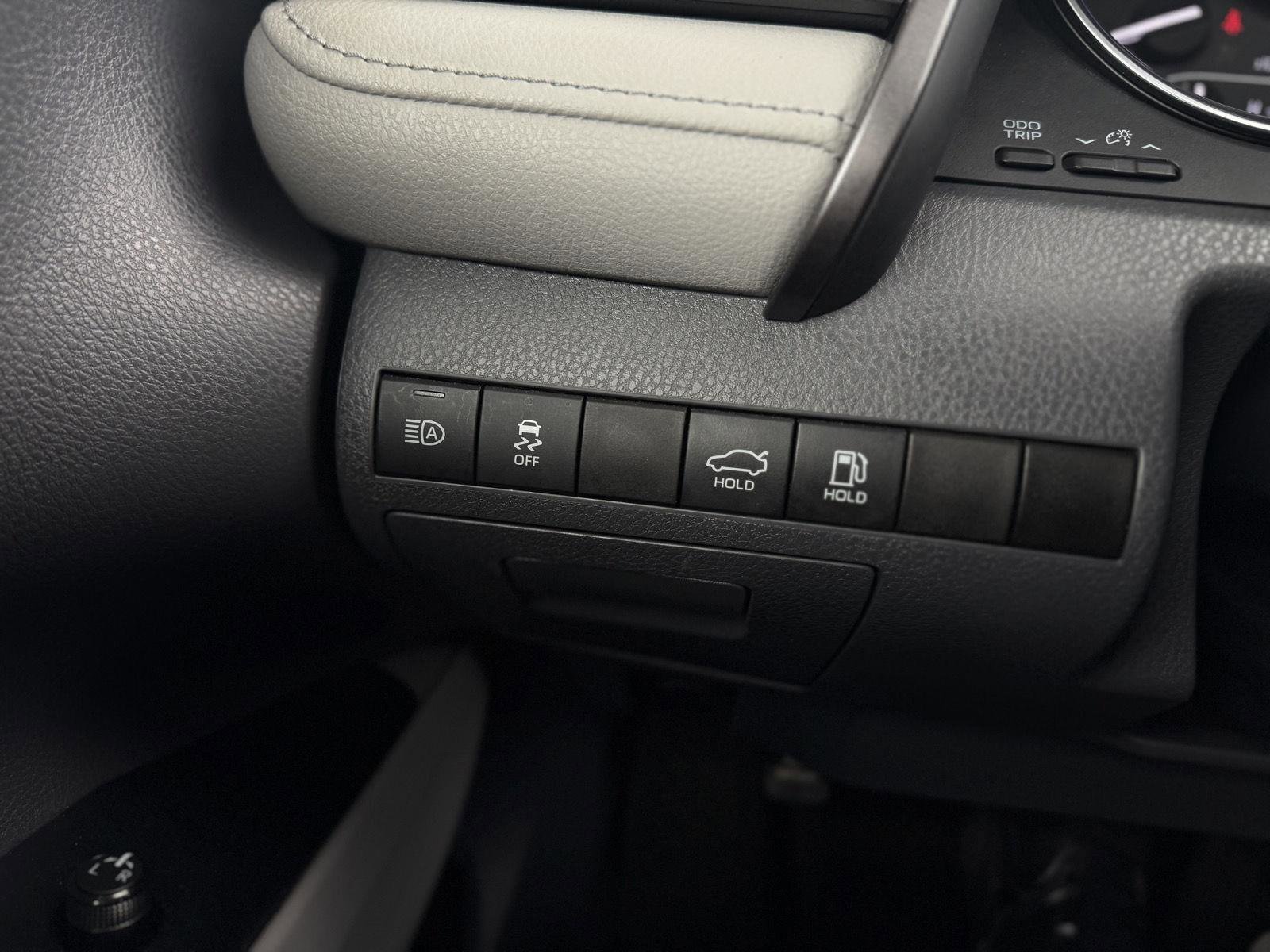 Used 2020 Toyota Camry SE image 24