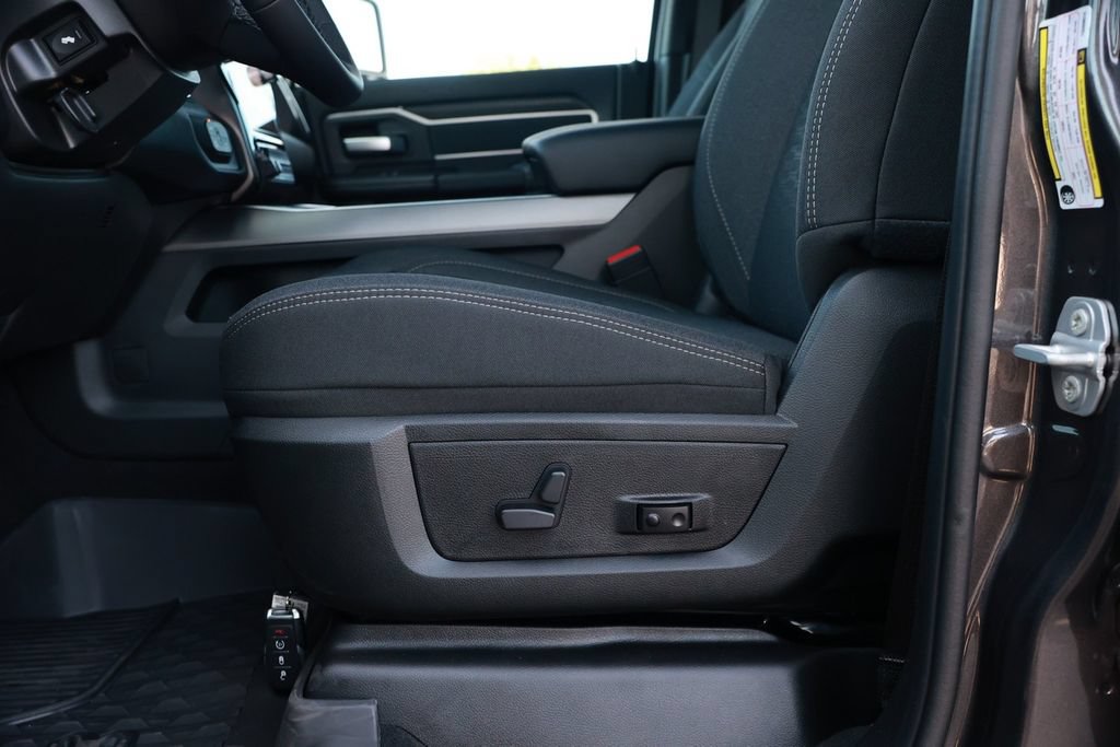 New 2026 RAM 3500 Big Horn AWD/4WD image 16