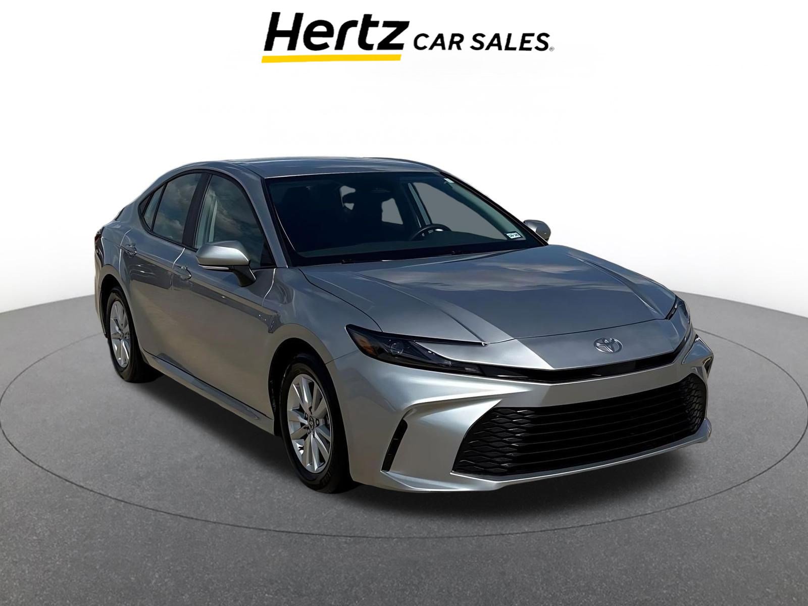 Used 2025 Toyota Camry LE image 1