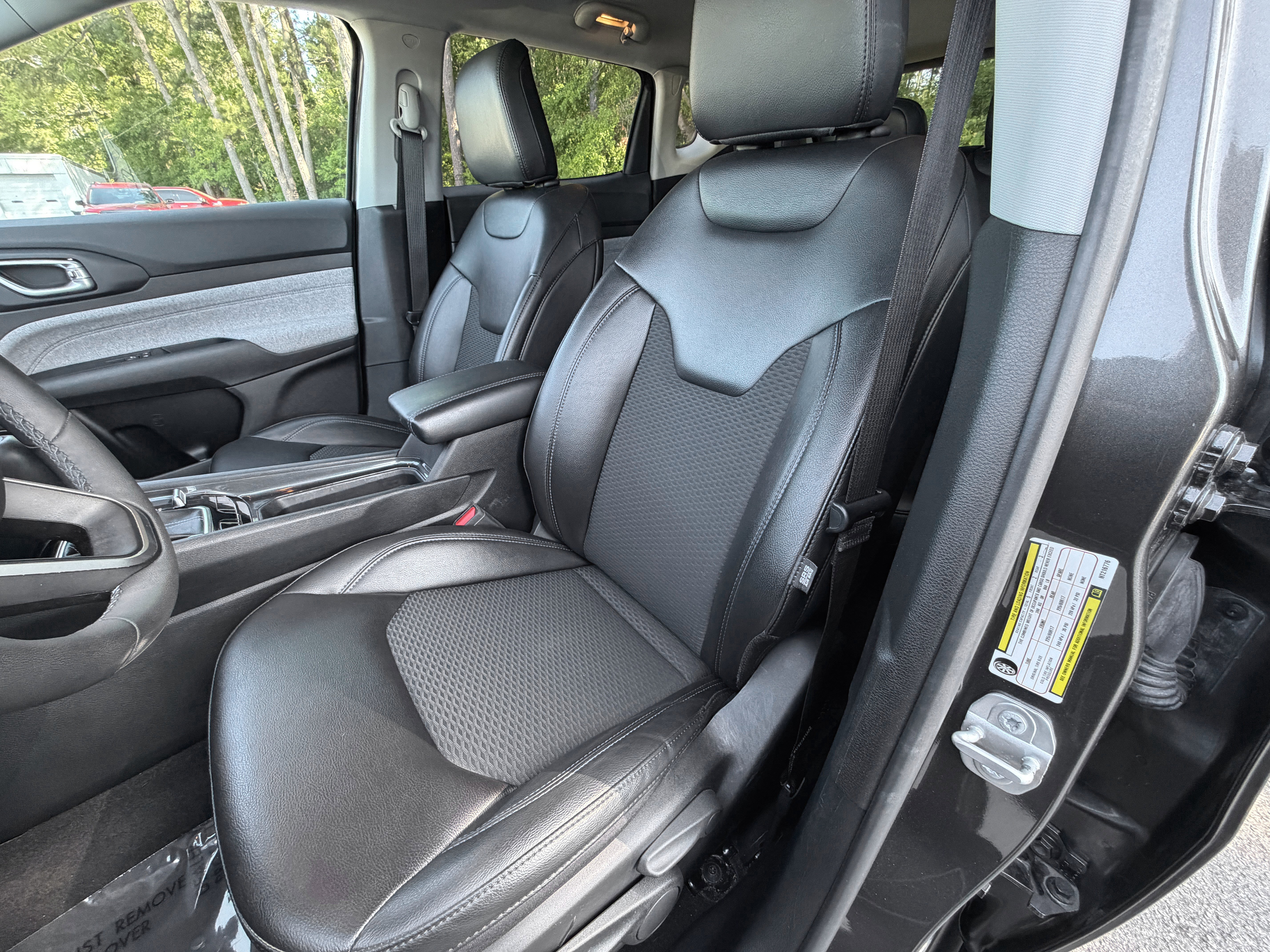 Used 2022 Jeep Compass Latitude AWD/4WD image 16