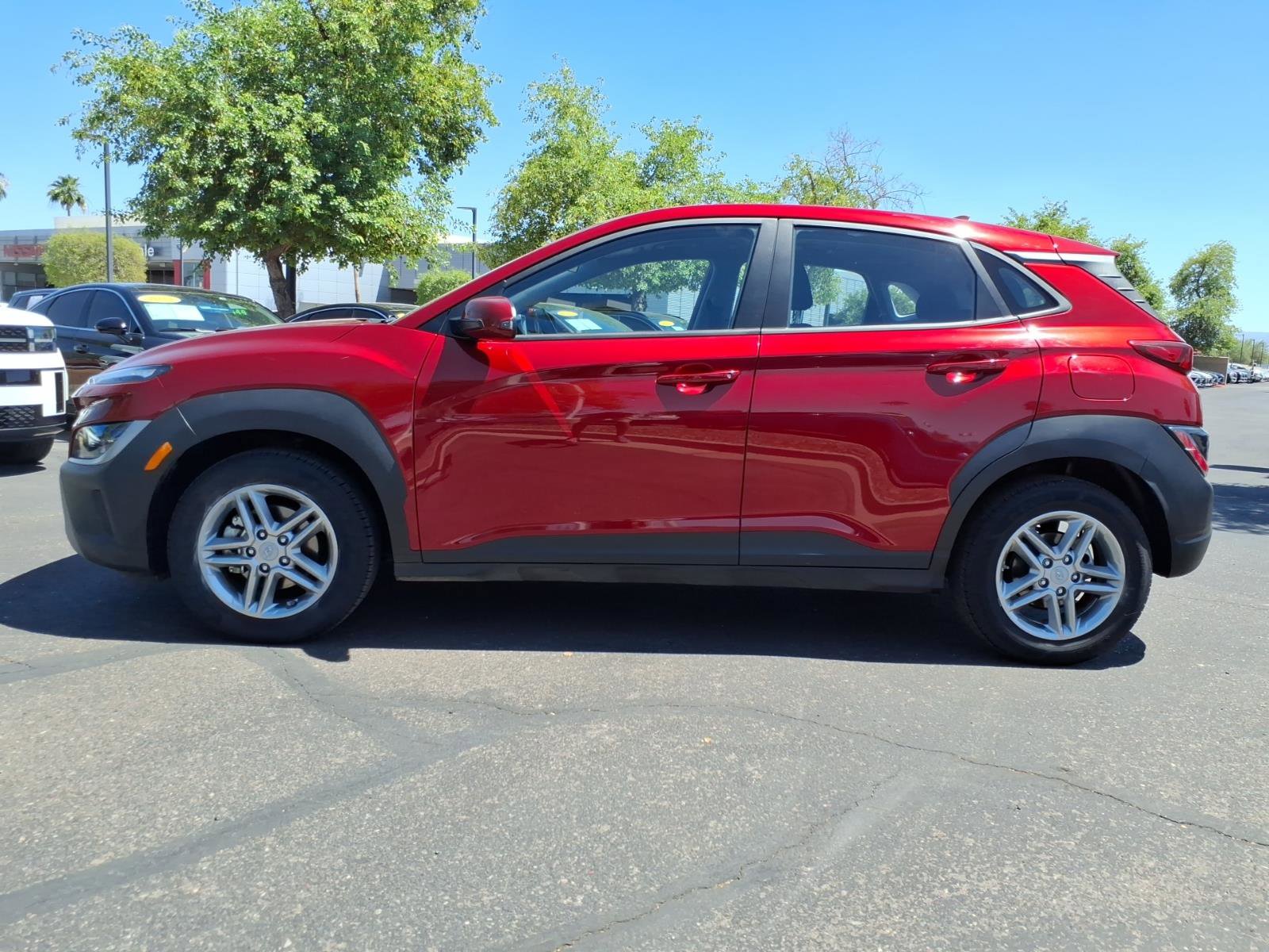 Used 2023 Hyundai Kona SE FWD image 2