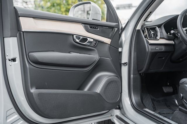 New 2026 Volvo XC90 B6 Plus w/ Protection Package Premier image 37