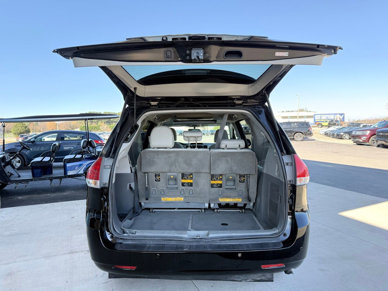 Used 2013 Toyota Sienna XLE w/ Premium Pkg image 27