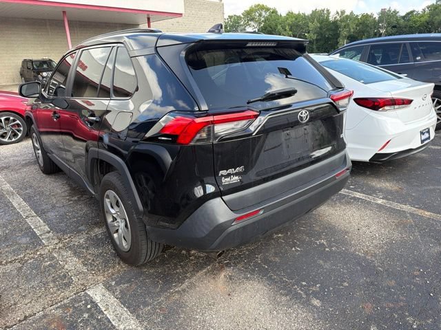 Used 2021 Toyota RAV4 LE FWD image 2