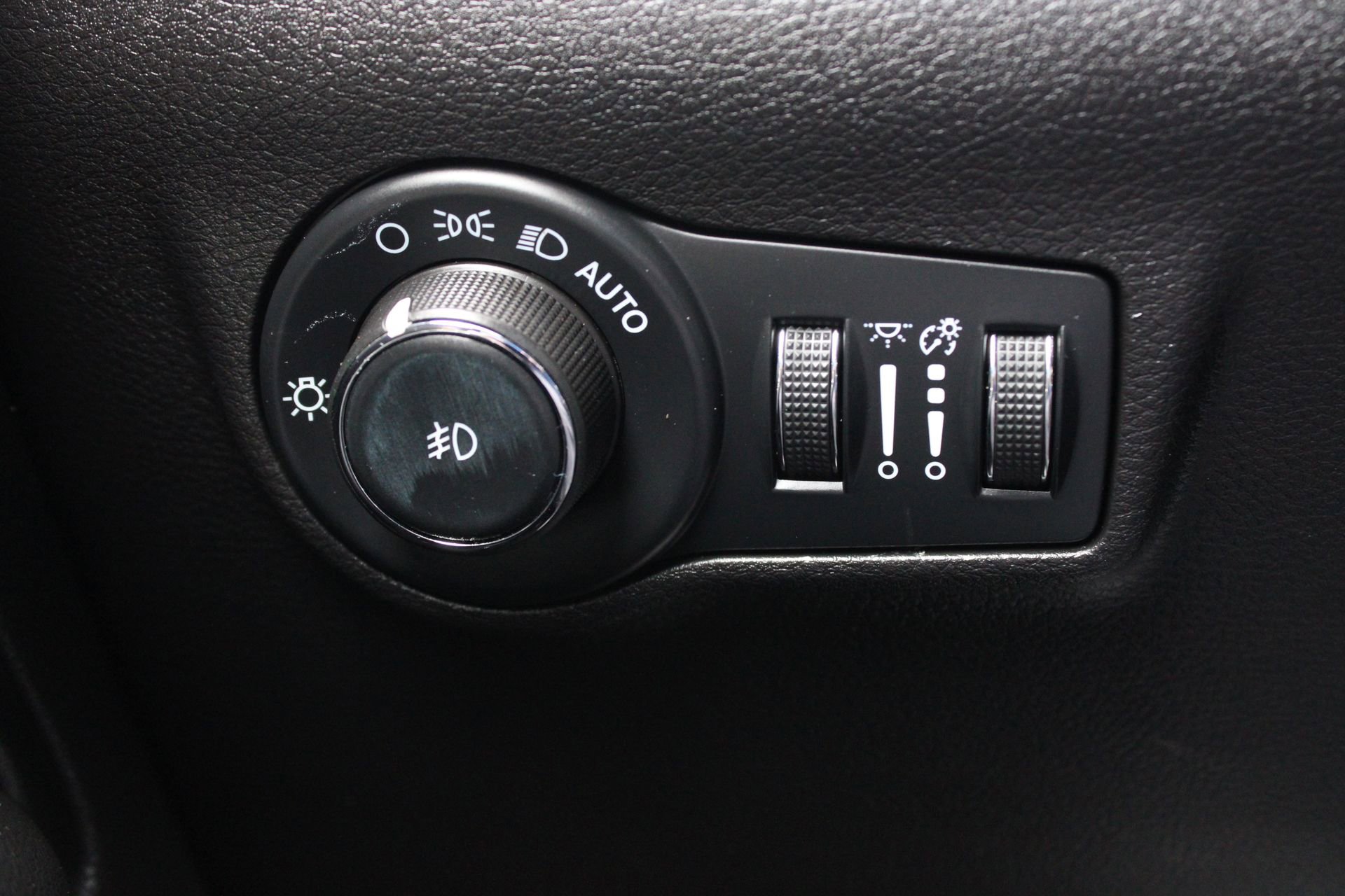 Used 2025 Jeep Compass Trailhawk AWD/4WD image 27