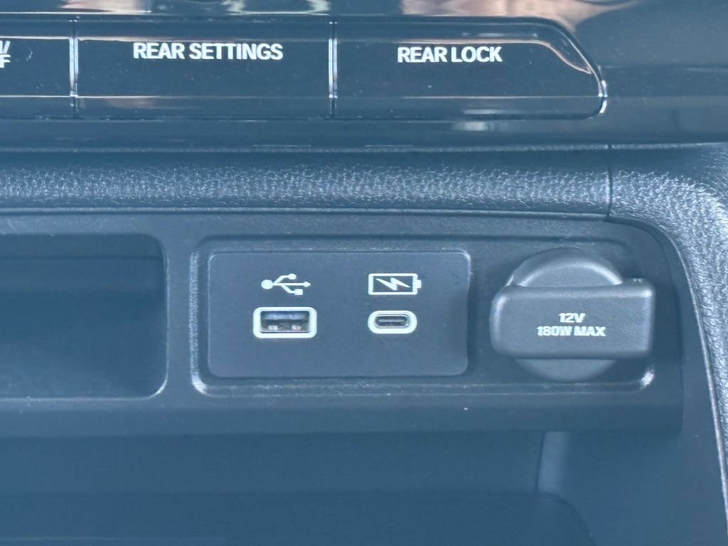 Used 2023 Honda Pilot TrailSport image 17