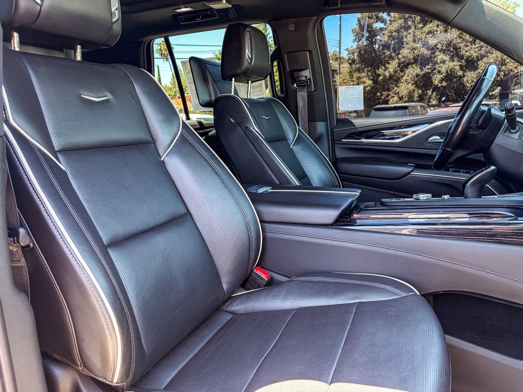 Certified 2023 Cadillac Escalade Sport w/ LPO, ONYX Package AWD/4WD image 30