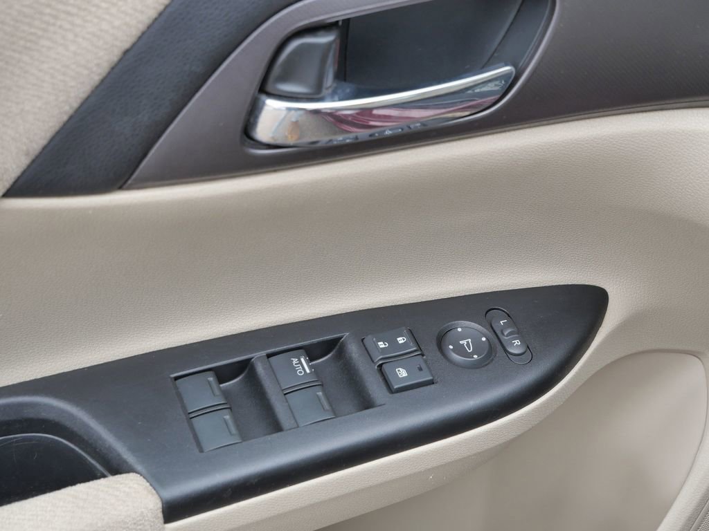 Used 2013 Honda Accord LX image 30