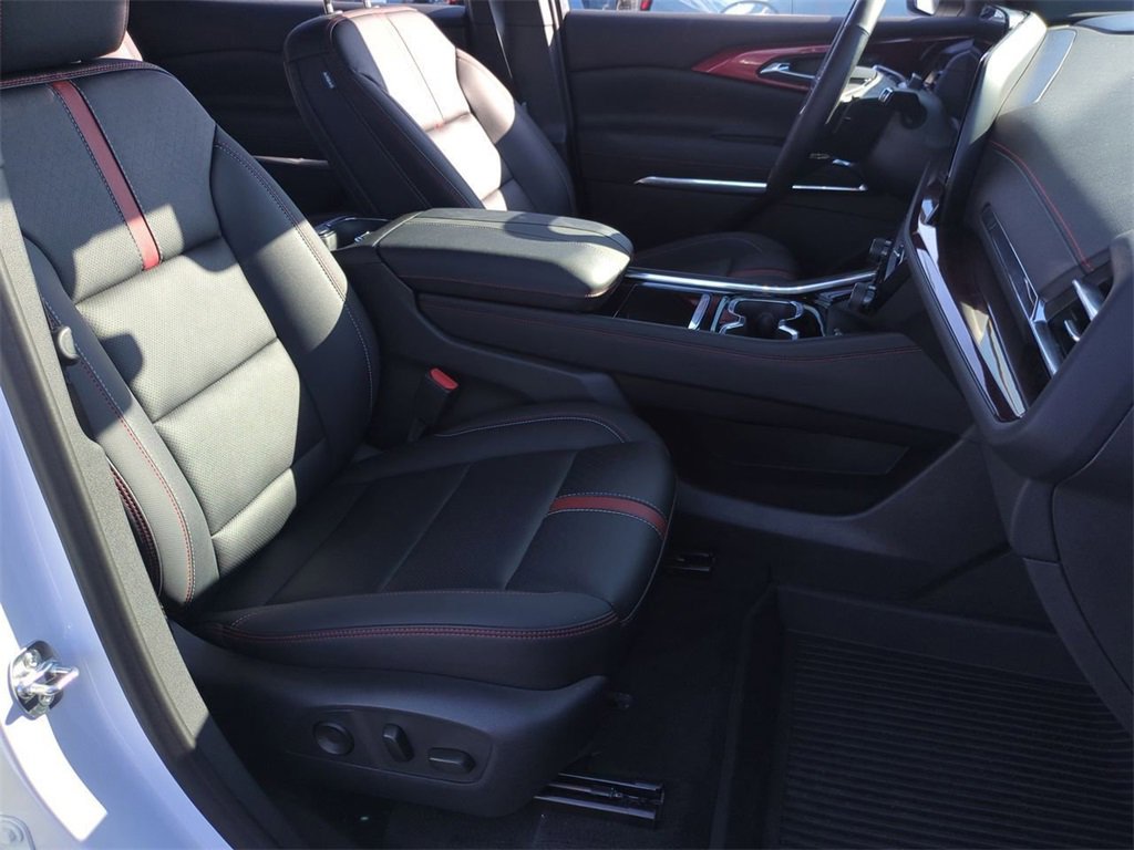 Used 2025 Chevrolet Traverse RS w/ LPO, Floor Liner Package image 28