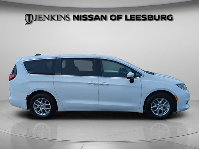 Used 2023 Chrysler Voyager LX FWD image 3