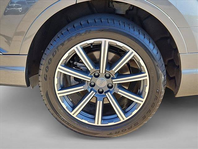 Used 2017 Audi Q7 3.0T Premium w/ Towing Package AWD/4WD image 26