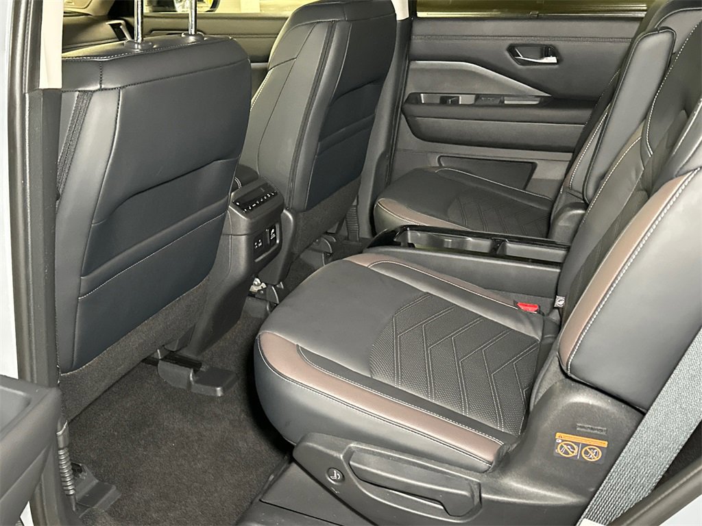 Used 2023 Nissan Pathfinder Platinum image 15