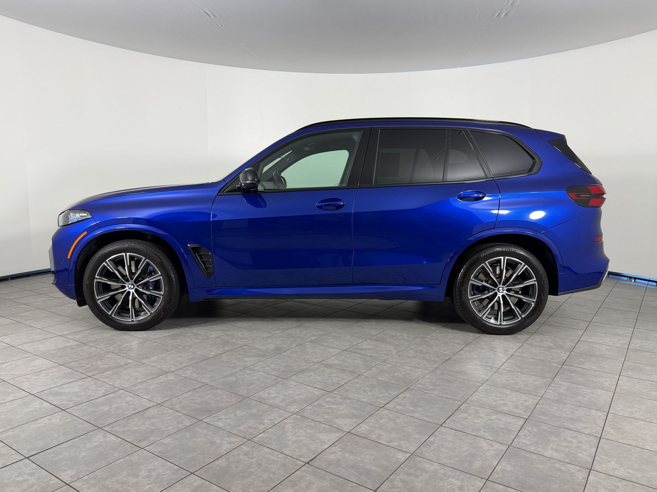 Certified 2025 BMW X5 M60i w/ Climate Comfort Package AWD/4WD image 2