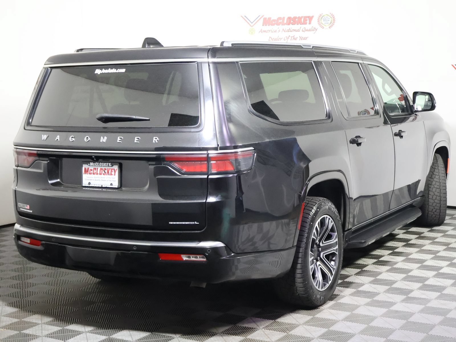 Used 2023 Jeep Wagoneer L Series II AWD/4WD image 5