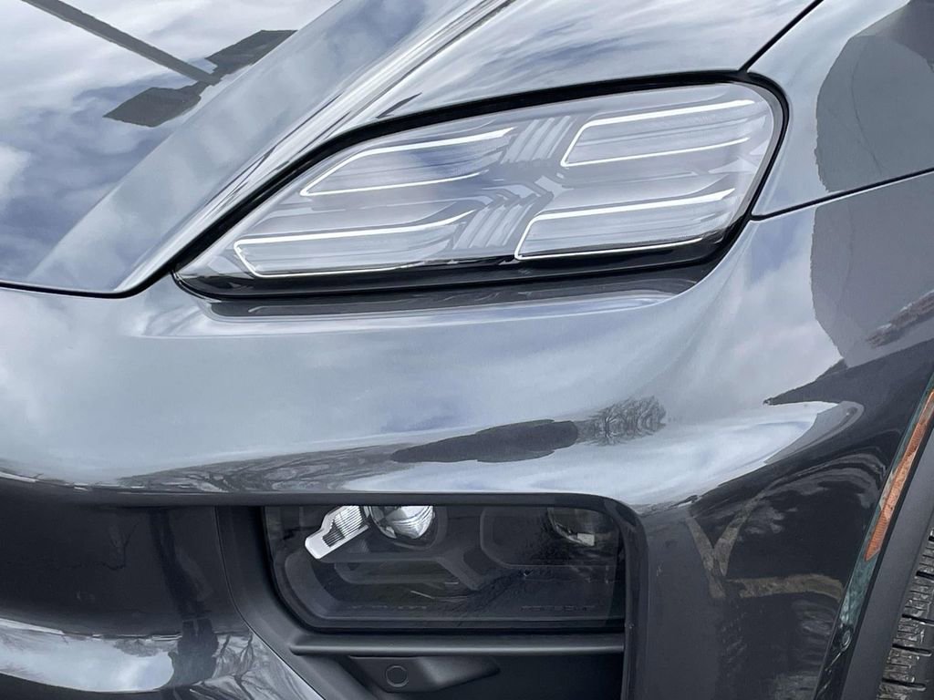 Used 2024 Porsche Macan 4 Electric image 15