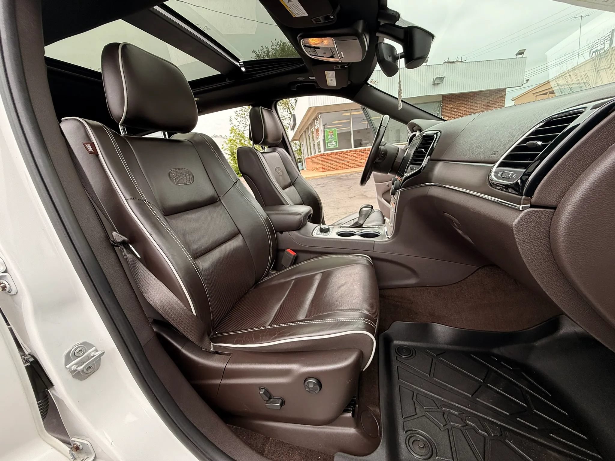 Used 2019 Jeep Grand Cherokee Overland AWD/4WD image 19