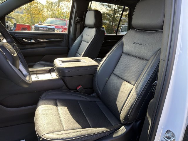 Used 2023 GMC Yukon Denali w/ LPO, Floor Liner Package AWD/4WD image 19