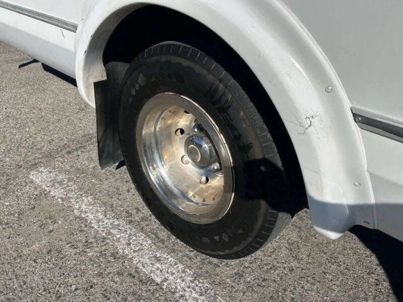 Used 2006 Ford E-350 and Econoline 350 Super Duty RWD image 28