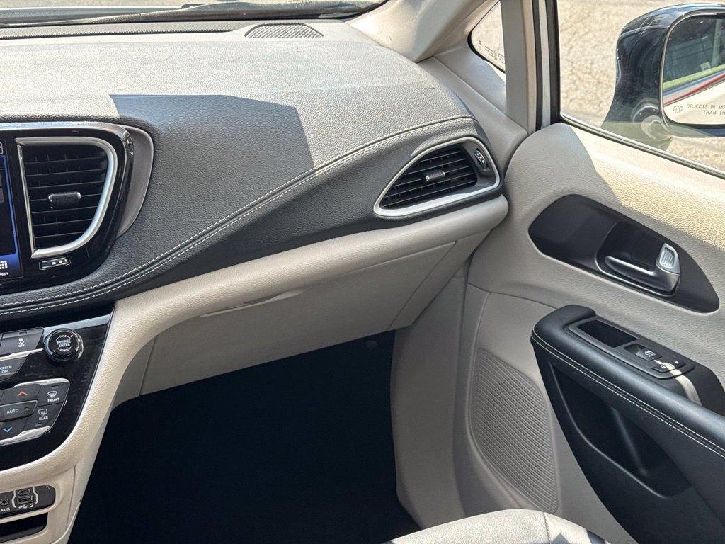 Used 2024 Chrysler Pacifica Limited FWD image 20