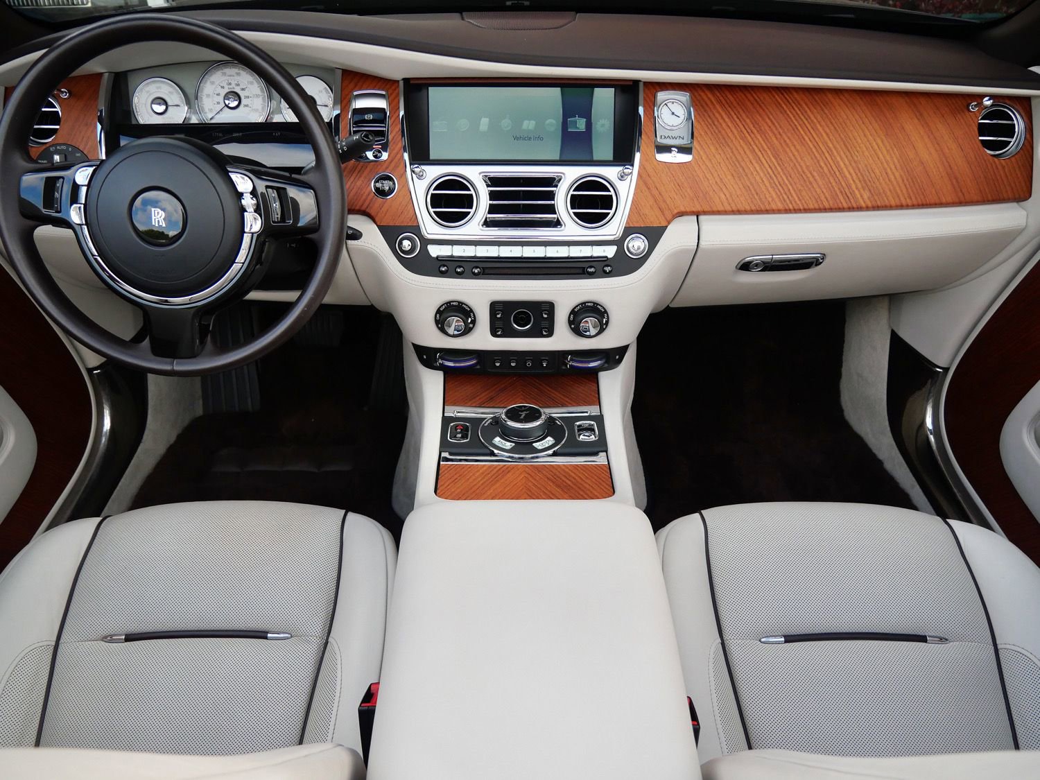 Used 2017 Rolls-Royce Dawn RWD image 4