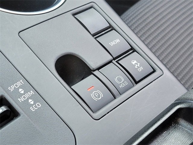 Used 2023 Toyota Highlander LE image 28