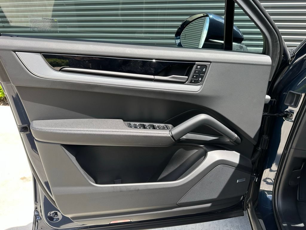 Certified 2025 Porsche Cayenne E-Hybrid Coupe AWD/4WD image 14