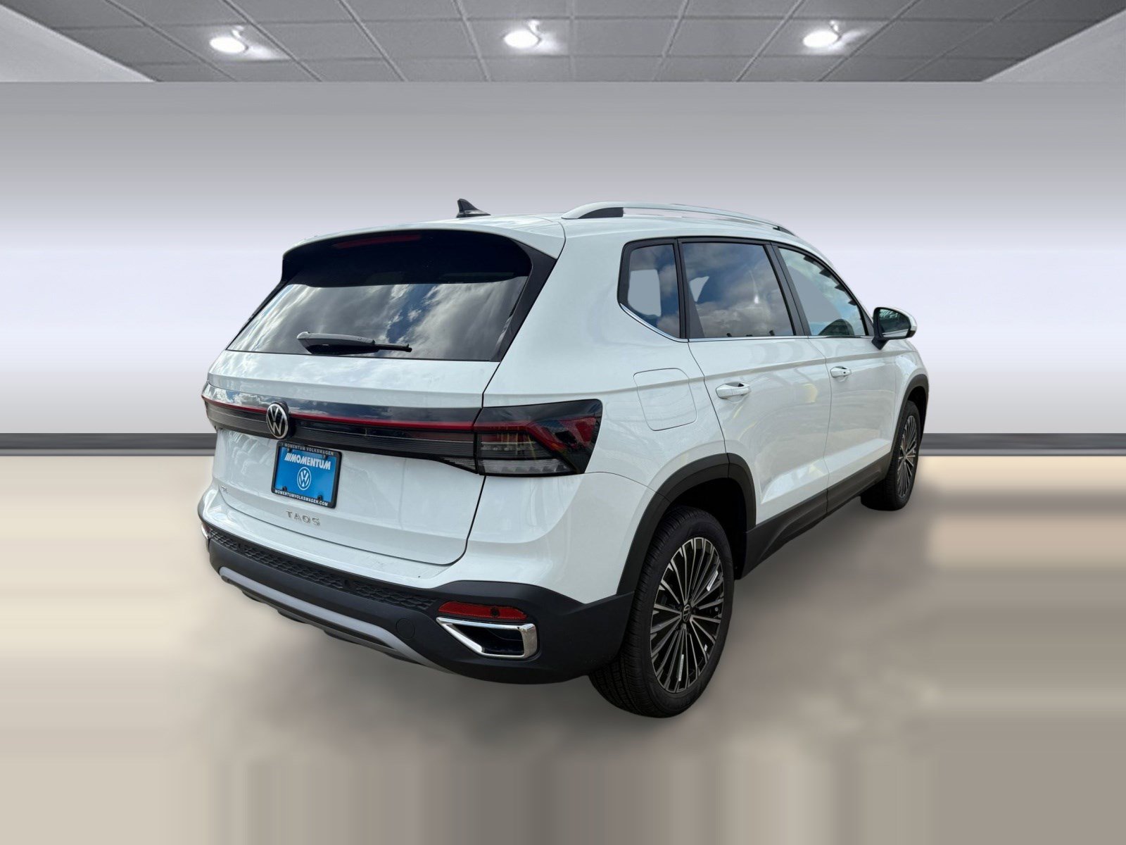 New 2026 Volkswagen Taos SE image 9