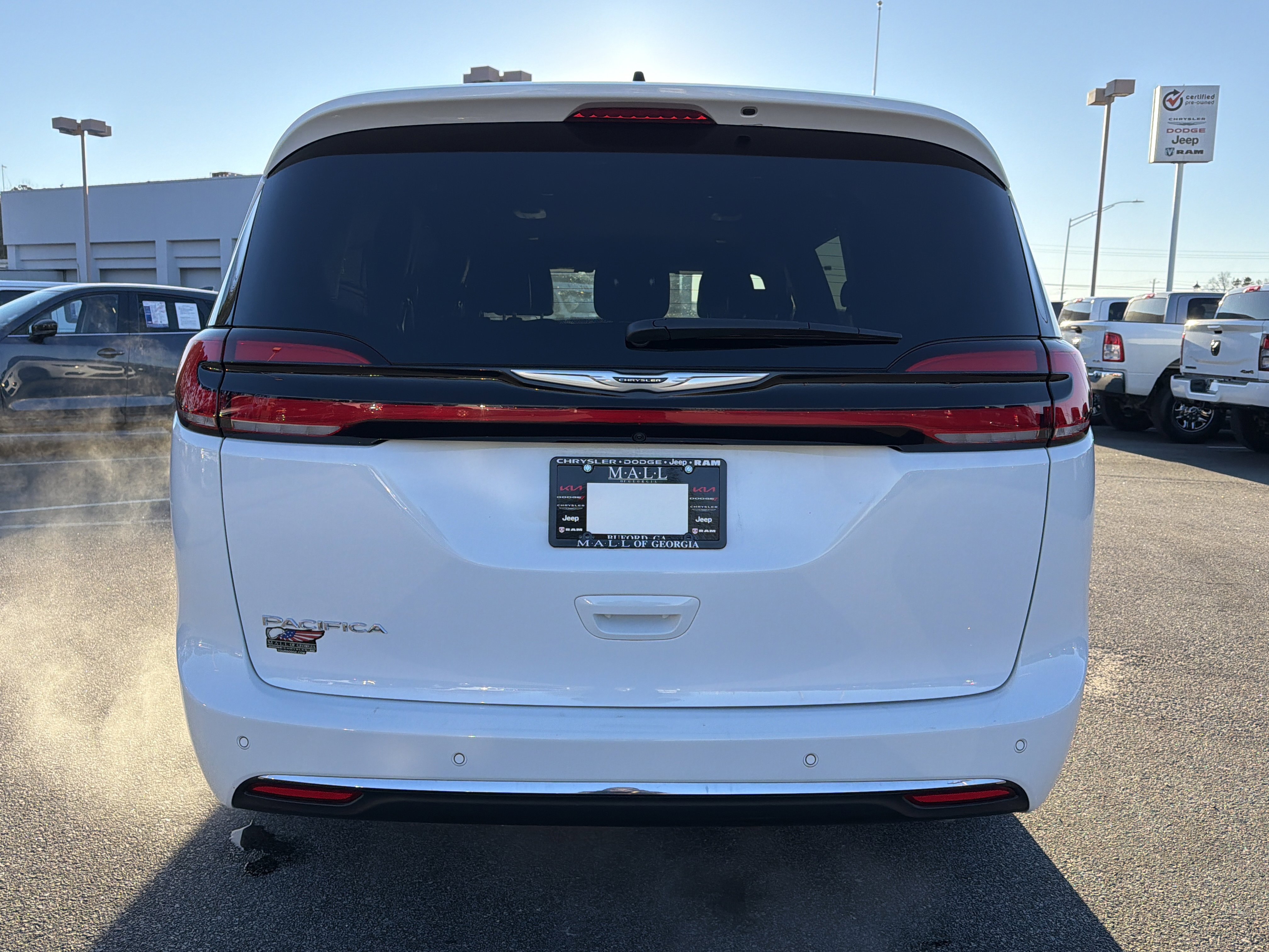 Used 2025 Chrysler Pacifica Select image 7