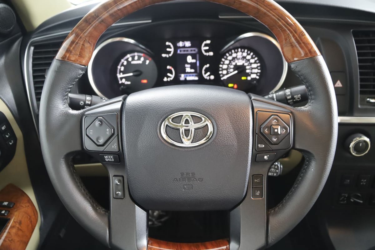 Used 2020 Toyota Sequoia Platinum AWD/4WD image 37