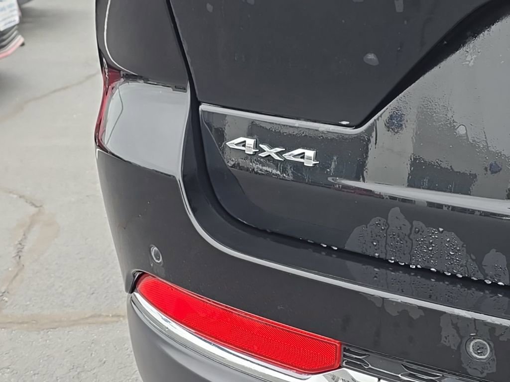 Used 2024 Jeep Grand Cherokee Laredo AWD/4WD image 64