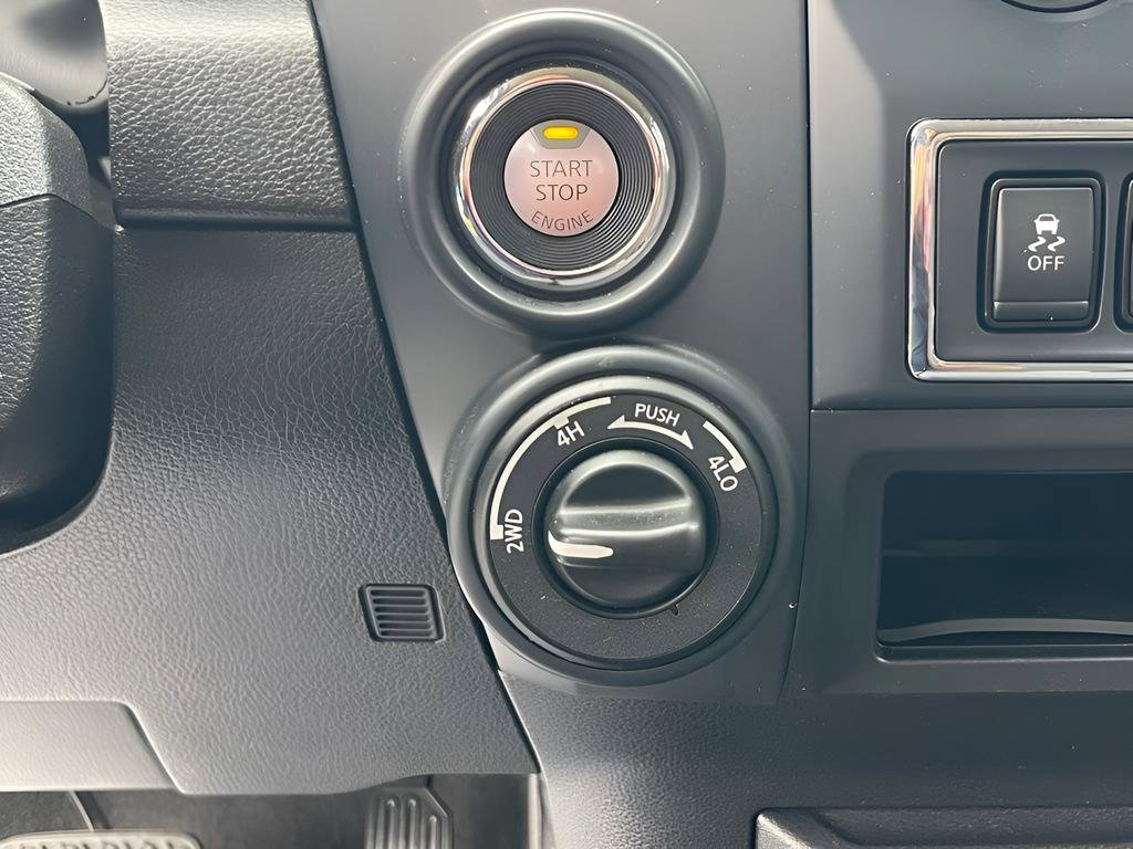 Used 2022 Nissan Titan SV image 28