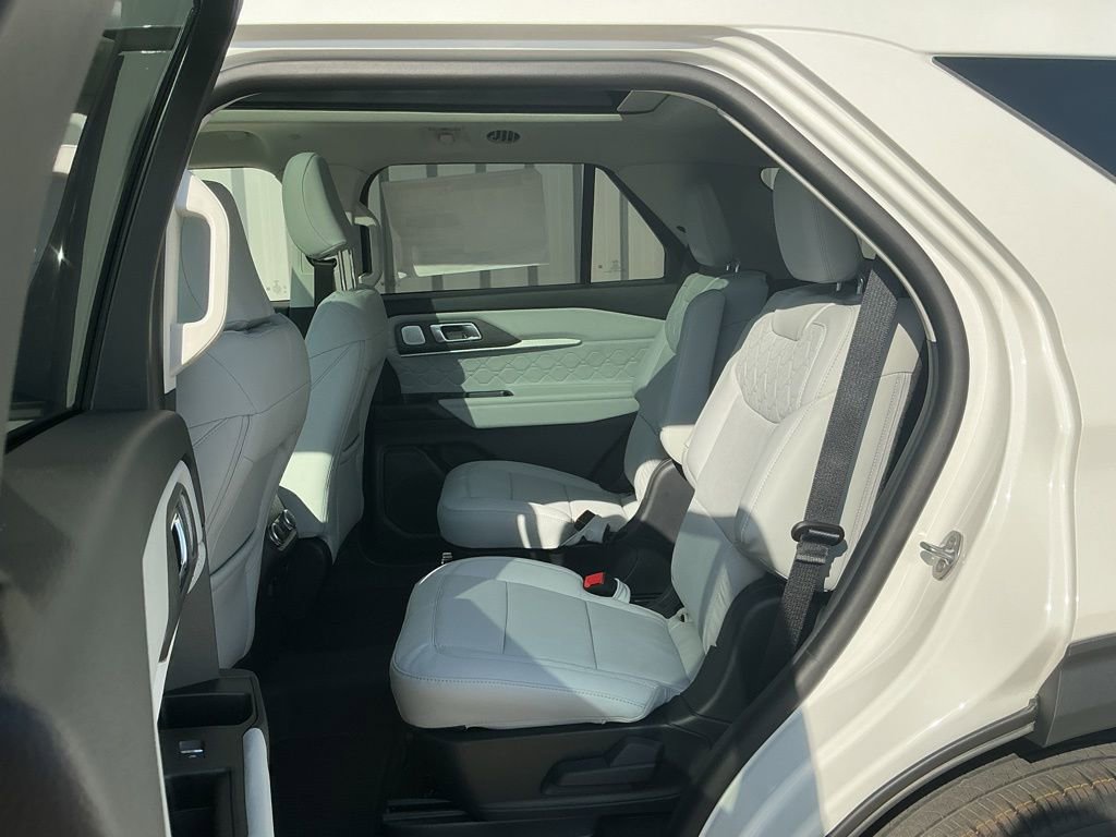 New 2026 Ford Explorer Platinum w/ LUX Leather Package AWD/4WD image 18